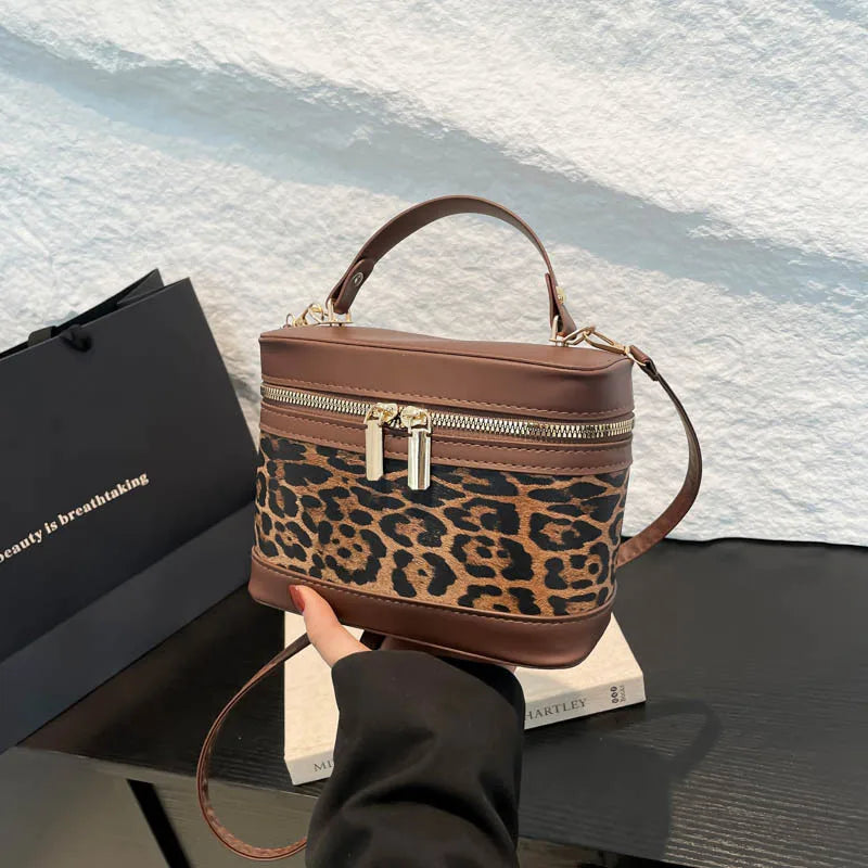 New Style High-Value PU Cylinder Bucket Bag Patchwork Contrast Color Crossbody Shoulder Bag Women'S Instagram Single Polyester