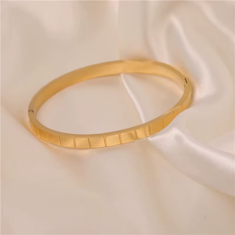 High End PVD 18K Gold Plated Plaid Bangle Bracelet Stainless Steel Jewelry Tarnish Free & Waterproof